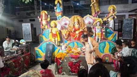 सहपऊ : मातेश्वरी भद्रकाली शक्ति पीठ पर हुआ देवी जागरण, भजनों पर रातभर झूमे श्रद्धालु