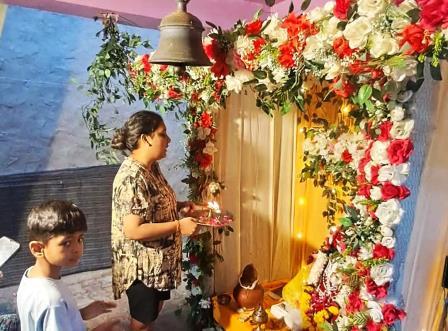 सादाबाद : गणपति की भक्ति में झूम रहे भक्त, गणेश उत्सव के दौरान जगह जगह चल रहा भजन कीर्तन, पूजा अर्चना का दौर