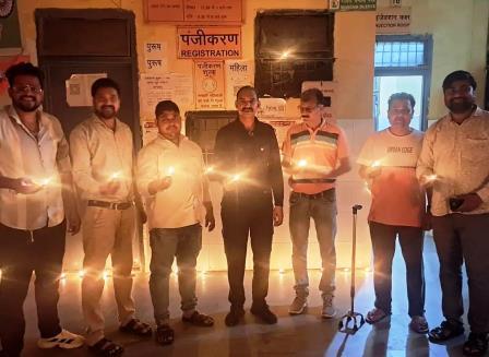 सादाबाद : पीएम के लिए जलाया आशीर्वाद का दिया, सीएचसी में सेवा संकल्प अभियान के तहत हुआ कार्यक्रम