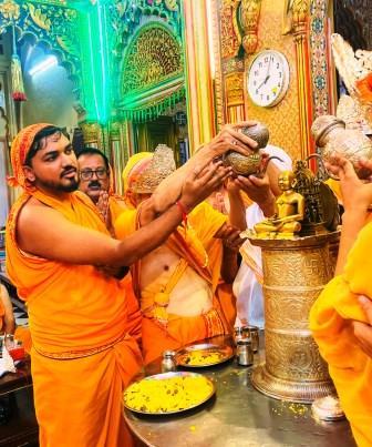 पर्युषण पर्व के छठवें दिन सुगंध दशमी पर जैन मंदिरों में उमड़ा श्रद्धा का सैलाब
