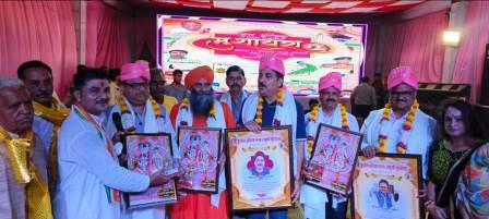 श्री दाऊजी मेले में देर रात तक गूंजे कविता और शायरी के तराने, कवियों-शायरों ने प्रेम और सौहार्द का दिया पैगाम
