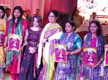 श्री दाऊजी मेले में अखिल भारतीय कवयित्री सम्मेलन का आयोजन, सजी काव्य की महफिल, देशभक्ति और हास्य की कविताओं ने बांधा समां
