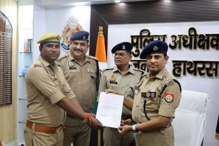 पुलिसकर्मी राजकुमार का प्रवक्ता पद पर चयन, एसपी ने सम्मानित कर सौंपा नियुक्ति पत्र