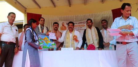 सादाबाद : सेवा संकल्प अभियान प्रतियोगिता में प्रिया और कृष्ण कुमार अव्वल, सादाबाद इंटर कॉलेज में सेवा संकल्प अभियान’ के तहत संगोष्ठी, कई प्रतियोगिताओं का आयोजन, सांसद अनूप प्रधान, भाजपा जिलाध्यक्ष प्रेम सिंह कुशवाहा ने की शिरकत