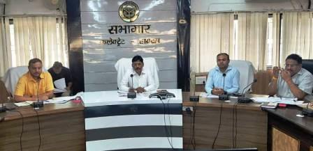 भूमि विवाद के मामलों को प्राथमिकता से निपटाएं, धारा 24 से 145 तक लंबित मामलों की तहसीलवार समीक्षा, लापरवाही पर तय होगी जिम्मेदारी: डीएम