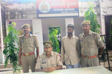 घर में घुसकर दो भाइयों पर हमला, एक की चार उंगलियां कटीं, आरोपी गिरफ्तार