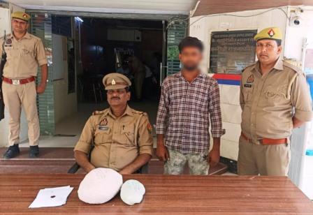हाथरस जंक्शन पुलिस ने गांजा के साथ किया गिरफ्तार