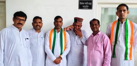 SIR और ‘वोट चोरी’ के आरोपों को लेकर कांग्रेस का प्रदर्शन, हाथरस से भी कार्यकर्ता लखनऊ पहुंचे