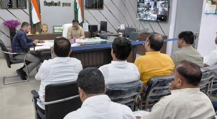 डीएम ने नगर निकायों की योजनाओं की जानी हकीकत, समय से काम पूरा कराने को कहा, अतिक्रमण और प्रतिबंधित पॉलीथीन के खिलाफ चलेगा विशेष अभियान, डीएम ने दिए निर्देश