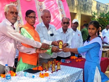 सादाबाद : प्रतियोगिताओं में छात्र छात्राओं ने दिखाई प्रतिभा, सेवा संकल्प अभियान के तहत श्री गांधी इंटर कॉलेज में हुआ आयोजन