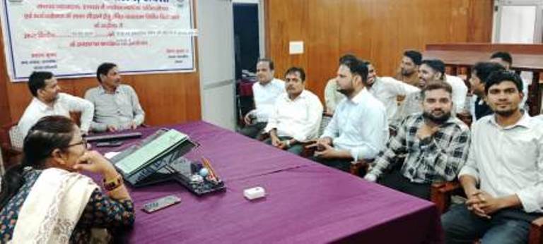 जनपद न्यायालय के कर्मचारियों को ई-समनिंग, वीसी और पेमेंट सेतु का दिया प्रशिक्षण