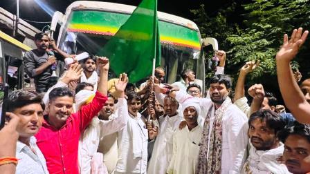 सिकन्दराराऊ : श्रवण गंगा सेवा समिति के तत्वाधान से गंगा जी पर अब तक 4.50 लाख श्रदालुओं को लगवाई डुबकी, मुस्लिम समाज के लगभग 400 लोग भी रहे शामिल
