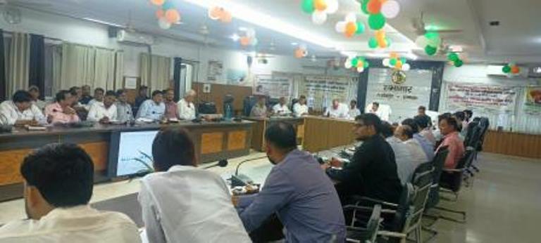 अस्पतालों में भीड़ और लंबी कतारों पर लगेगी रोक, बिजली गुल होने पर भी नहीं थमेंगी स्वास्थ्य सेवाएं, जनरेटर दुरुस्त रखने के निर्देश, ओपीडी से लेकर एंबुलेंस सेवा तक की समीक्षा, डीएम ने स्वास्थ्य सेवाओं की जानी प्रगति
