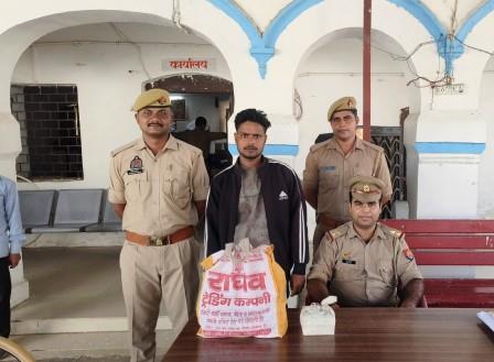 हसायन पुलिस ने 20 क्वार्टर अवैध देशी शराब के साथ एक आरोपी को दबोचा