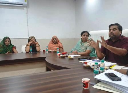सादाबाद : बोर्ड बैठक में सफाई, प्रकाश व्यवस्था से सभासद नाराजम, नगर पंचायत कार्यालय सभागार में हुई बोर्ड बैठक नगर के विकास सहित कई अहम मुद्दों पर हुई चर्चा