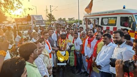 कंचना फाटक पर कलश व बाइक यात्रा का स्वागत, सेवा संकल्प अभियान में जुटे कार्यकर्ता