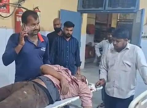 सादाबाद : हादसे में बाइक सवार गंभीर घायल, मथुरा से लौट रहा युवक मथुरा रोड पर नौगांव के निकट हुआ हादसे का शिकार