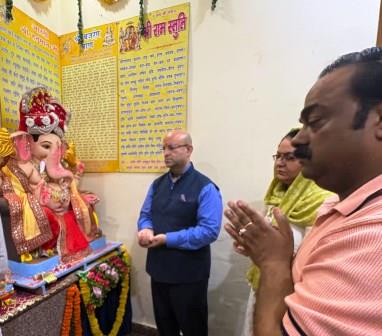 गाजे-बाजे के बीच केडी डेंटल कॉलेज में बिराजे विघ्नहर्ता श्रीगणेश, ‘गणपति बप्पा मोरया’ के जयघोष से गूंजा समूचा कॉलेज परिसर