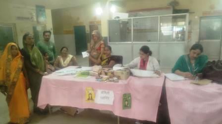 हसायन : स्वास्थ्य शिविर में पहुचे मरीजों ने जांच के बाद ली नि:शुल्क दवा