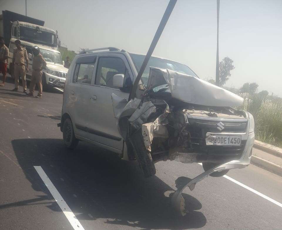 हसायन : चार पहिया वाहन मैक्स लोडर की टक्कर चिकित्सक घायल,डयूटी करने के लिए आ रहे थे सीएचसी
