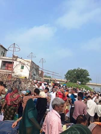 हसायन : पितृ अमावस्या पर श्राद्ध कर्म कर  पितरों का किया तर्पण,गंगा स्नान व धार्मिक स्थलों पर दर्शन के लिए श्रद्धालु