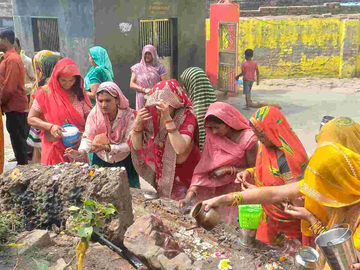 हसायन : शारदीय नवरात्र के दूसरे नवरात्र में हुई माॅ ब्रहमचारिणी की पूजा