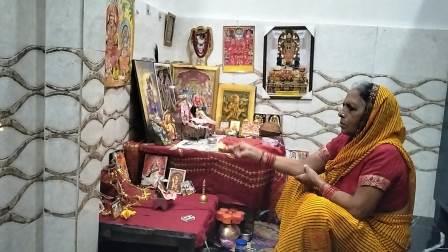 हसायन : शारदीय नवरात्रि के नौ दिवसीय नवरात्र के तृतीय नवरात्र में महामाई चन्द्रघंटा की पूजा करने उमडी श्रद्धालुओं की भीड,श्रद्धालुओं ने लगाए महामाई के दरबार में जयकारे