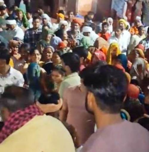 हसायन : मृतक युवक का शव आते ही मचा कोहराम,चीख पुकार से वातावरण हुआ गमगीनतेरह अक्तूबर को पंजाब में हुई सड़क दुर्घटना में मौत 