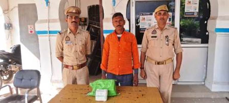 हसायन : बीस पौआ देशी शराब सहित युवक गिरफ्तार