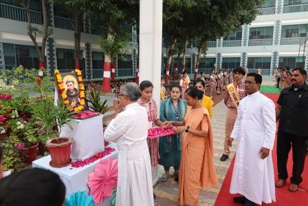 सेंट फ्रांसिस इंटर कॉलेज में पैट्रनस डे और प्रिंसिपल का जन्मदिवस धूमधाम से मनाया, विद्यालय मैगजीन का हुआ विमोचन, मेधावी छात्र-छात्राओं को प्रदान किए गए पुरस्कार व प्रशस्तिपत्र