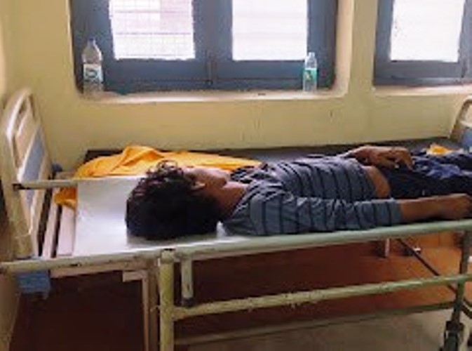 हाथरस में बंदरों के हमले से बचने के दौरान छत से गिरा 16 वर्षीय किशोर, अस्पताल में मौत