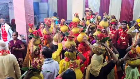 सिकन्दराराऊ में पथवारी माता मंदिर पर नवरात्र महोत्सव शुरू, निकली भव्य कलश यात्रा, नवचंडी यज्ञ और श्री देवी पुराण भागवत कथा का हुआ शुभारंभ, ढोल-नगाड़ों और माता रानी के जयकारों से भक्तिमय हुआ नगर