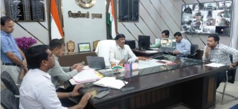 जनता दर्शन में दिखा डीएम सत्य प्रकाश पटेल का मानवीय चेहरा, माता-पिता को खो चुके बच्चों को सरकारी योजनाओं से लाभ दिलाने के निर्देश
