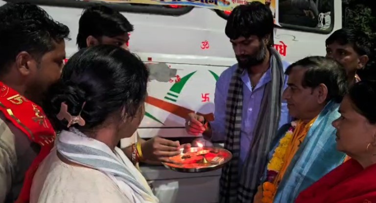 सिकंदराराऊ : 56वीं निशुल्क श्रवण गंगा यात्रा रवाना, 46 बसों में गंगा स्नान को निकले श्रद्धालु