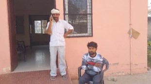 मेंडू रेलवे स्टेशन पर पैसेंजर ट्रेन में युवक की संदिग्ध मौत, जांच में जुटी पुलिस