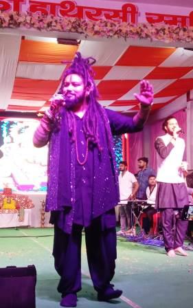 मेला श्री दाऊजी महाराज में देर रात तक गूंजे भक्ति गीत, भजन गायक शेखर जायसवाल और अविनाश सिलौटी ने श्रद्धालुओं को मंत्रमुग्ध किया
