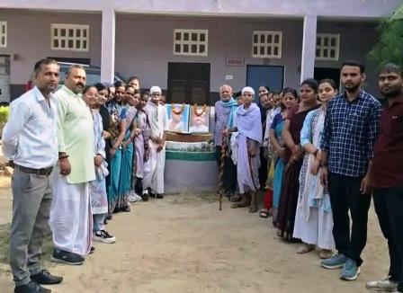 सादाबाद : गांधी जयंती पर रघुपति राघव राजा राम की गूंज, शिक्षण संस्थानों में गांधी जी, शास्त्री जी की जयंती पर हुए विभिन्न कार्यक्रम