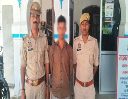 सिकन्दराराऊ : दहेज हत्या के मुकदमे में वांछित अभियुक्त गिरफ्तार, हसायन पुलिस ने भैंटा बंबा के पास दबोचा