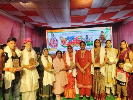 एक शाम शहीदों के नाम में गूंजी शहादत की गाथा, 115वें लक्खी एवं तृतीय प्रांतीयकृत मेला श्री दाऊजी महाराज में क्रांतिकारियों को किया नमन, देशभक्ति प्रस्तुतियों ने बांधा समां