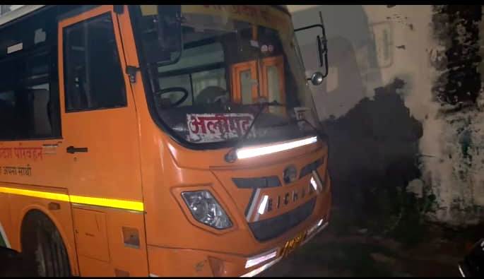 सिकंदराराऊ में रोडवेज बस और ई-टेंपो की भिड़ंत, चालक समेत 4 घायल