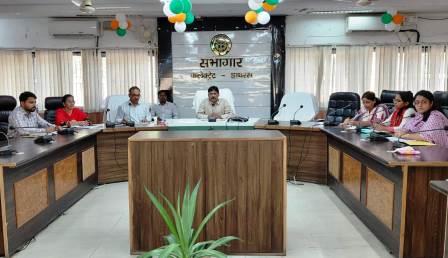 सोशल सेक्टर की योजनाओं का पात्रों को समयबद्ध व पारदर्शी ढंग से लाभ दिलाएं: जिलाधिकारी