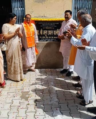 सरस्वती विद्या मंदिर में विकास कार्य का लोकार्पण और स्वास्थ्य शिविर, सांसद-विधायक ने किया शुभारंभ
