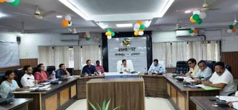 राजस्व वसूली में तेजी लाने के निर्देश, डीएम ने कहा- लक्ष्य पूरा करने में लापरवाही बर्दाश्त नहीं