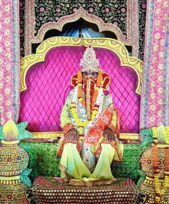 सादाबाद : गणेश पूजन के साथ रामलीला महोत्सव का शुभारंभ, रमणरेती के संतों के किया पूजन, कस्बे में निकाली गई गणेश शोभायात्रा