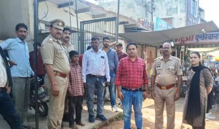 नाबालिगों से काम और भिक्षावृत्ति कराने वालों पर नजर, सादाबाद में संयुक्त टीम की बड़ी कार्रवाई, भिक्षावृत्ति और बालश्रम करते मिले तीन बच्चे