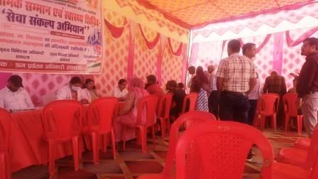 हाथरस में श्रमिकों के स्वास्थ्य की हुई जांच, दांत-आंख से लेकर खून तक की जांच, औद्योगिक प्रतिष्ठानों में कार्यरत श्रमिकों को मिलीं स्वास्थ्य सुविधाएं, 958 की जांच