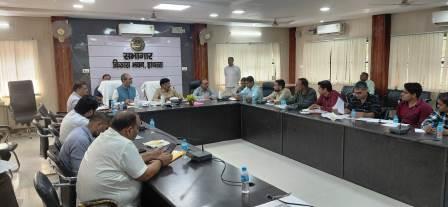 ग्राम पंचायत से जिला पंचायत तक लंबित मामलों की समीक्षा, लापरवाही पर होगी कार्रवाई, पंचायतों के लंबित नोटिस और ऑडिट आपत्तियां जल्द निपटाएं, डीएम ने अधिकारियों को चेताया