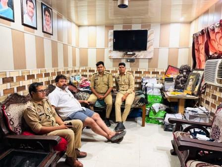 दिल्ली से लौटने के बाद कांग्रेस जिलाध्यक्ष विवेक उपाध्याय हाउस अरेस्ट