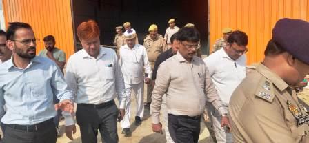 हाथरस में मेडिकल कॉलेज की स्थापना की प्रक्रिया तेज, डीएम-एसपी ने पराग डेयरी परिसर का किया निरीक्षण
