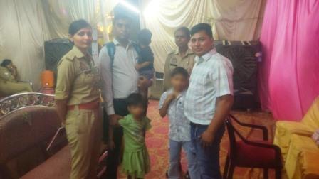 श्री दाऊजी महाराज मेले में हाथरस पुलिस का मानवीय चेहरा, 80 बिछड़े बच्चों को परिजनों से मिलाया